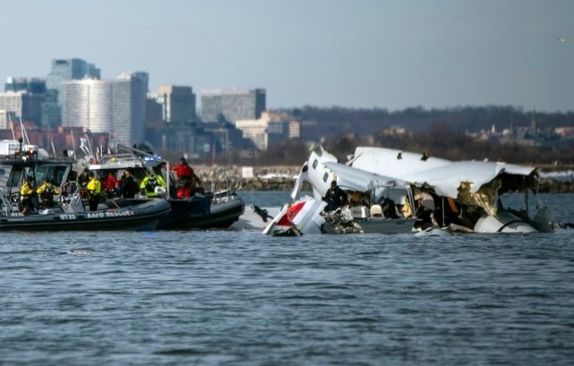 Vietnamese leaders offer condolences over Washington DC plane crash